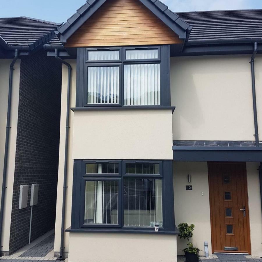 Вилла Bright Modern House Beside Snowdonia Лланфэрфечейн Экстерьер фото